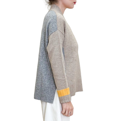 Quilisia - Maglia A V con Spacchi Beige e Grigia